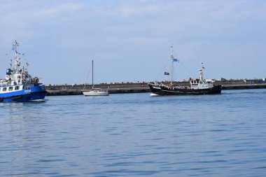 Baltık Denizi adasında küçük bir tekne.