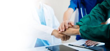 Ekip doktorları sendika koordinatörleri ekip çalışması konsepti hastanede başarıya ve takıma güvene bağlı. Klinikte ya da hastanede