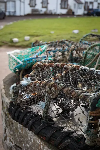 Limandaki balıkçı teknesi.