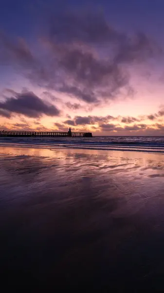 Blyth Beach Northumberland 'da Mavi Saat, 2025