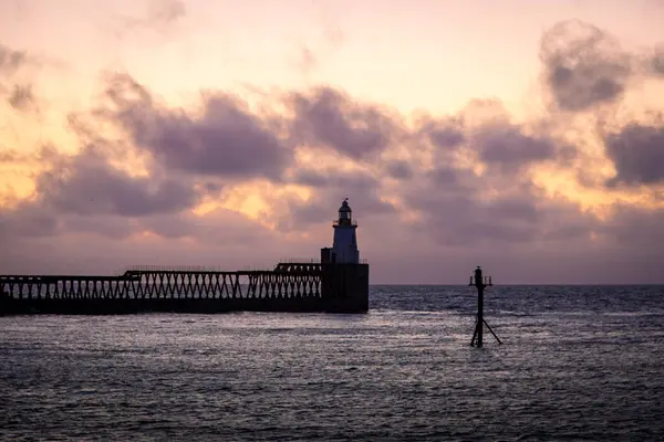 Deniz feneri, gün batımı