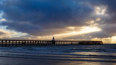 Blyth Beach, Northumberland 'da dramatik bir gün doğumu.