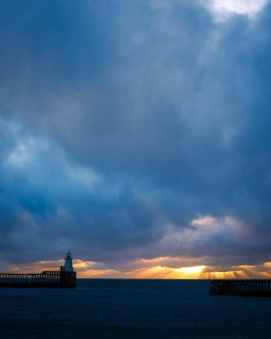 Blyth Sahili, Doğu ve Batı İskelesi