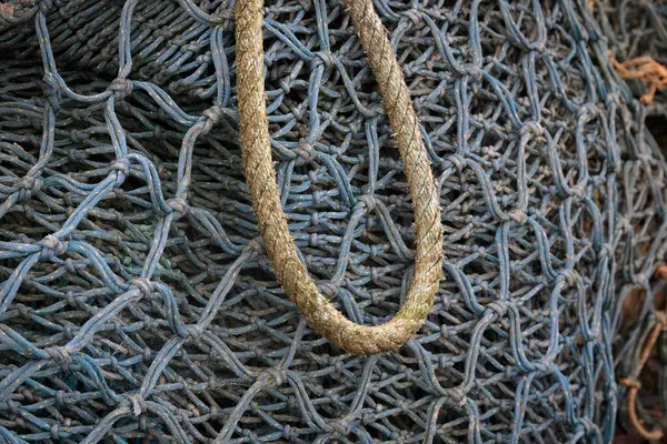 Balık ağları, halatlar, ıstakoz tencereleri ve yüzen stok fotoğrafçılığı.