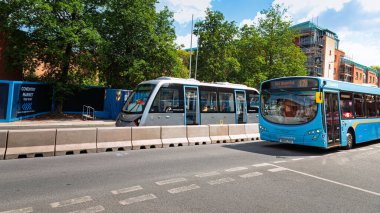 Coventry, Birleşik Krallık 23.05.25. Müteahhitler Coventry Çok Hafif Demiryolu Göstericisi Projesi 'ne son rötuşları yapıyor. Haziran' da halka arz için açılacak, yepyeni hafif demiryolu teknolojisini tanıtan bir proje.. 