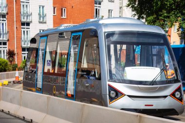 Coventry, Birleşik Krallık 23.05.25. Müteahhitler Coventry Çok Hafif Demiryolu Göstericisi Projesi 'ne son rötuşları yapıyor. Haziran' da halka arz için açılacak, yepyeni hafif demiryolu teknolojisini tanıtan bir proje.. 