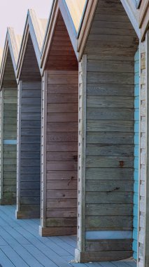 Çizgiler ve Şekiller, Renkli Sahil Kulübeleri, Blyth Northumberland Mayıs 2025