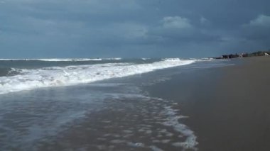 Bolong Plajı, Bali 'yi ziyaret eden sörfçüler ve turistler arasında en popüler plajlardan biri..