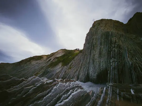İspanya, Zumaia 'daki uçurumun manzarası