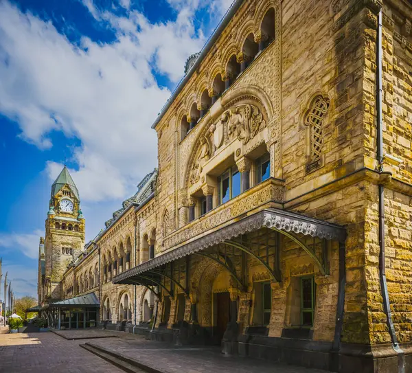 Romanesk canlandırma mimarisine sahip tarihi Metz tren istasyonu
