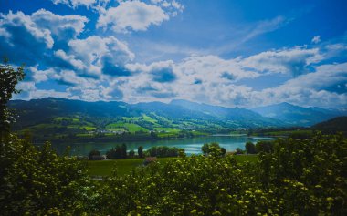 İsviçre Alplerindeki Schwarzsee Manzarası (Lac Noir)