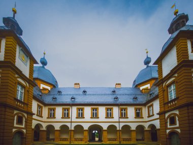 Schloss Seehof, Almanya 'nın simetrik iç avlusu, 6 Temmuz 2025