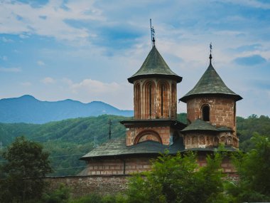 Cornet Manastırı, Romanya Ortodoks Kilisesi Önü 27 Haziran 2025