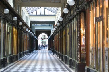 Paris Fransa, Vero-Dodat geçidini kapsıyor