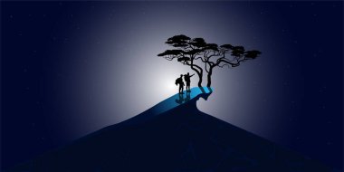 İki gezgin, mehtaplı bir gecede tepede dikiliyor. Bir puan önde, karanlık, rüya gibi gece manzarasına karşı dramatik bir siluet yaratıyor.