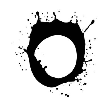 Siyah bir mürekkep sıçraması beyaz bir zemine karşı dairesel bir çerçeve oluşturur. Mürekkep desenli bir görünüme sahip ve ana dairesel şekli çevreleyen farklı boyutlarda damlacıklar var. Biçim soyut ve grafiksel.