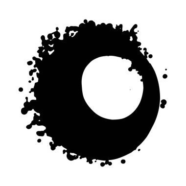 Siyah bir mürekkep lekesi, beyaz bir zemine karşı beyaz merkezli dairesel bir çerçeve oluşturur. Düzensiz kenarlar ve doku görsel olarak çarpıcı soyut bir tasarım oluşturur.