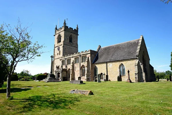 Burton Trent Sierpnia 2020 Widok Kościół Wszystkich Świętych Cmentarz Przy — Zdjęcie stockowe