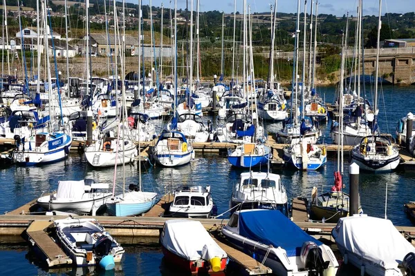 Axmouth Wielka Brytania Sierpnia 2022 Jachty Łodzie Zacumowane Wzdłuż Rzeki — Zdjęcie stockowe