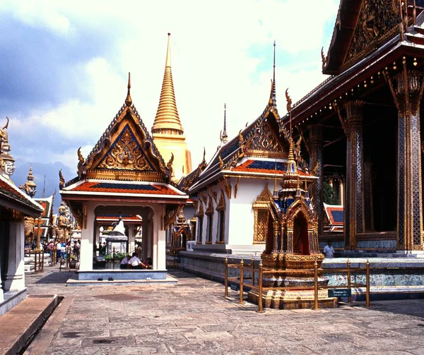 Bangkok Thailand Οκτωβρίου 1991 Εξαιρετικά Διακοσμημένος Ναός Στο Μεγάλο Παλάτι — Φωτογραφία Αρχείου