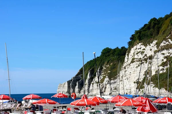 Beer July 2022 Cafe Beach Lyme Bay Beach Cliffs Rear — Stock Photo, Image