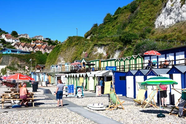 Бер Великобританія Липня 2022 Кафе Пляжні Хатинки Міськими Будинками Позаду — стокове фото
