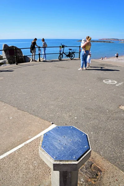 Sidmouth Sierpień 2022 Morski Pokrętło Mil Wzdłuż Promenady Turystów Korzystających — Zdjęcie stockowe