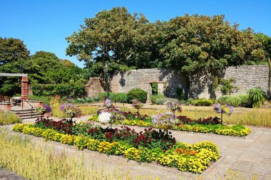 Connaught Gardens, Sidmouth, Devon, İngiltere ve Avrupa 'nın içinde güzel duvarlı bir bahçe.