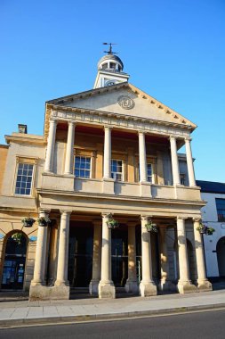 CHARD, UK - 21 Haziran 2023 - Fore Caddesi boyunca Guildhall, Chard, Somerset, İngiltere, Avrupa, 21 Haziran 2023.