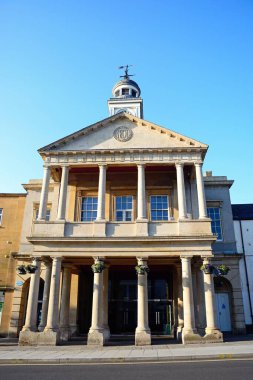 CHARD, UK - 21 Haziran 2023 - Fore Caddesi boyunca Guildhall, Chard, Somerset, İngiltere, Avrupa, 21 Haziran 2023.