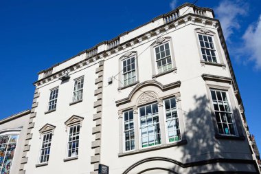 EXETER, UK - 22 AĞUSTOS 2023 - Queen Caddesi boyunca Exeter, Devon, UK, Avrupa, 22 Ağustos 2023.