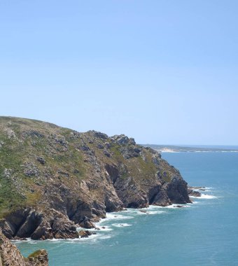 su ile dağ manzarası