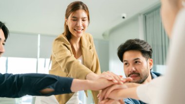 Modern ofiste bir Takım İşbirliği ve Destek Lider Takım Çalışması Kurulumu