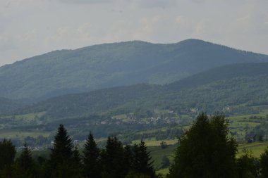 Dağlı güzel bir manzara.