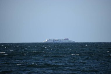 Gemi denize doğru geliyor..