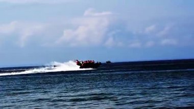 Güneşli gökyüzünün güzel manzarası