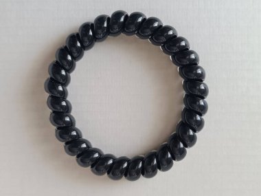 Siyah spiral saç kravatı. Saç aksesuarı.