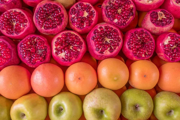 Pomegranates Oranges Apples Grocery Counter — Stock Photo, Image