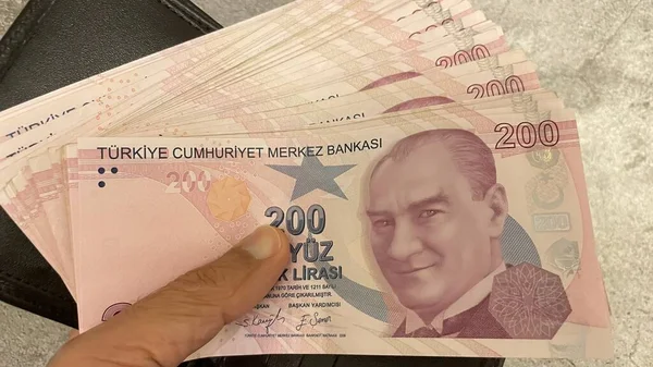 Istanbul Turquia Novembro 2022 200 Notas Lira Turcas Mãos Para — Fotografia de Stock