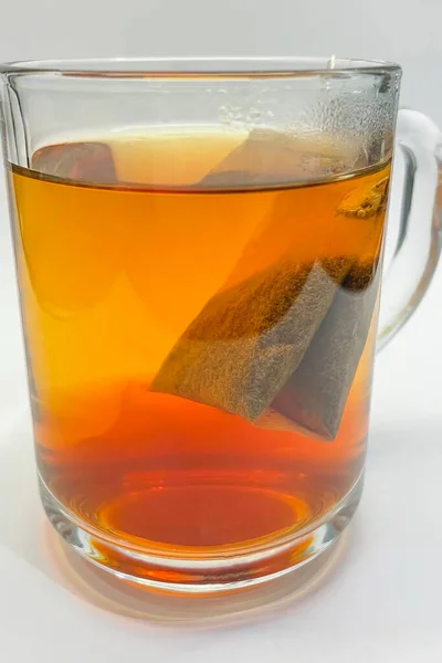Закрыть Готовый Чайный Пакетик Стакане — стоковое фото