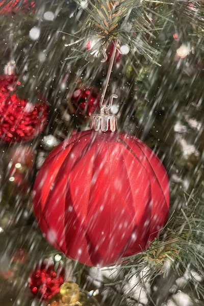 Pinhal Natal Ano Novo Com Decorações Efeito Neve — Fotografia de Stock