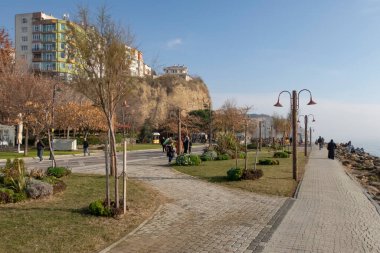 Silivri, İstanbul, Türkiye. 31 Aralık 2022 Marmara Denizi kıyısındaki Silivri 'nin kıyı manzarası güneşli bir Aralık gününde.