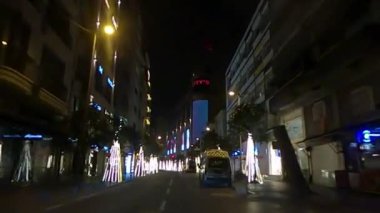 İstanbul, Türkiye. Yeni yılın ilk günlerinde 6 Ocak 2023 'te İstanbul' da sakinlik ve barış. İstanbul 'da sabahın erken saatlerinde, şehir karayolu ulaşımı, ana yollar ve caddeler otomobil kullanımıyla