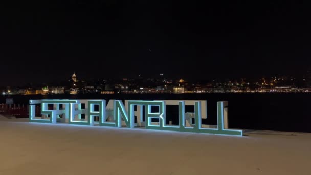 萨拉伯努 伊斯坦布尔 土耳其 2023年1月19日 伊斯坦布尔是欧洲大陆和亚洲大陆之间的梦想之城 清晨和冬季从Sarayburnu公园俯瞰伊斯坦布尔和博斯普鲁斯海峡的壮丽景色 — 图库视频影像