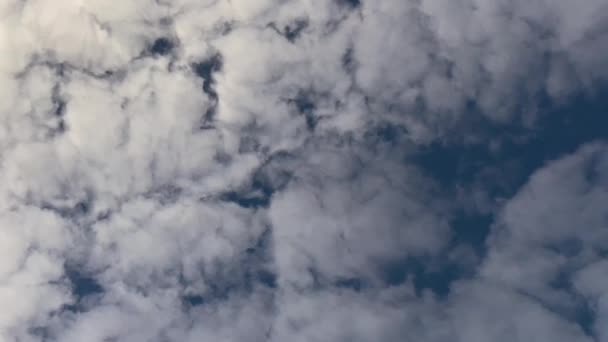 Πυκνά Σύννεφα Και Κινήσεις Νεφών Στον Ουρανό — Αρχείο Βίντεο