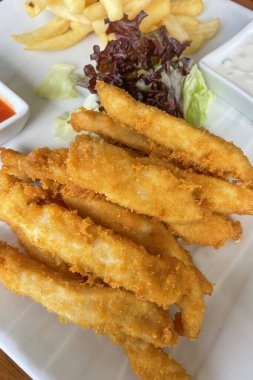 ready-to-eat crispy chicken slices with salad, french fries and sauce.