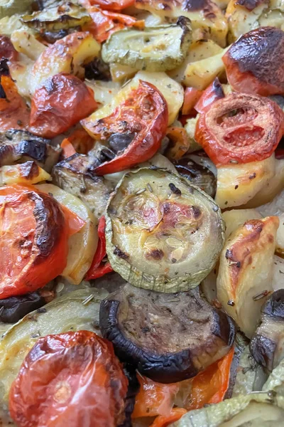 Zbliżenie Pieczone Ziemniaki Bakłażana Pomidora Cebuli — Zdjęcie stockowe