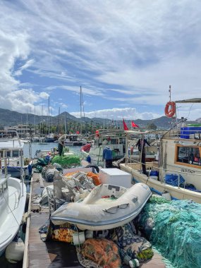 Yalikavak, Bodrum, Mugla, Türkiye. 16 Mart 2023. Yalikavak yerli ve yabancı turistler için mükemmel bir tatil beldesi. Berrak turkuaz denizi, güzel plajları ve marinası ile ünlü Yalikavak turistik manzarası..