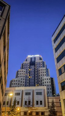 Bomonti, Sisli, istanbul, Türkiye. 31 Mart 2023 Bomonti ve İstanbul 'da Cevahir Hotel' in sabah erken saatlerde dış manzarası..