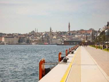 Galataban.istanbul, Türkiye 2.2023.İstanbul Avrupa ve Asya kıtaları arasındaki rüya şehridir. Galataport limanından İstanbul ve Boğaz manzarası.
